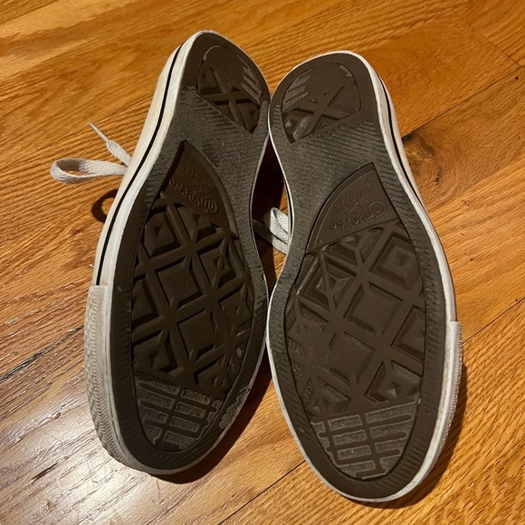 Converse Gray Low-Top Sneakers - Picture 7 of 8